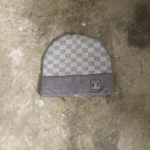 Worn once, tryna to get rid of